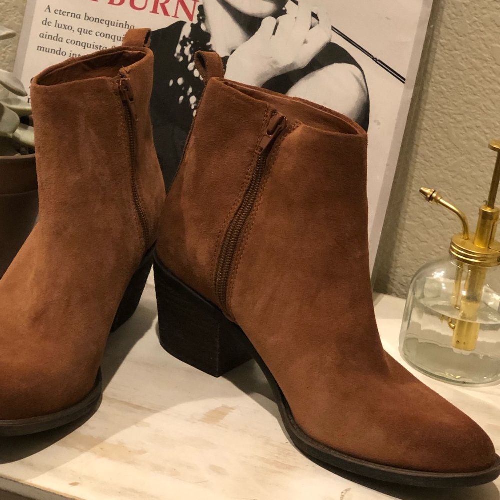 LUCKY BOOTS